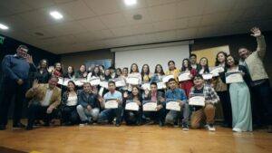 100 JÓVENES TRANSFORMAN SUS VIDAS GRACIAS A LA EDUCACIÓN