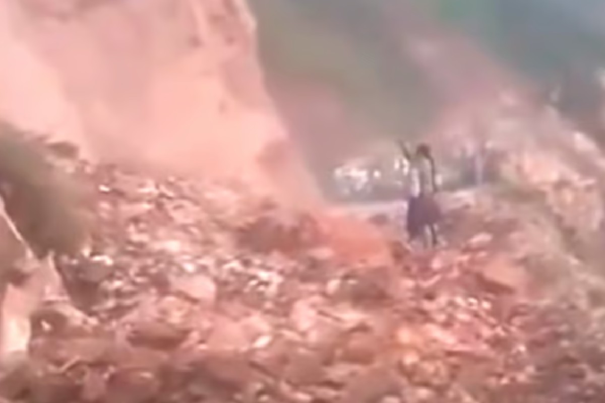 VIDEO: Bruja de Perú intenta detener deslave y termina aplastada