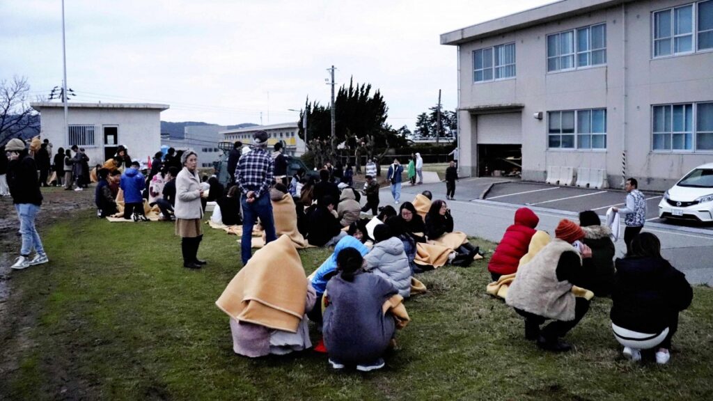 Terremoto en Japón: Policía investiga informes sobre 2 personas muertas y 6 que estaban en edificios derrumbados