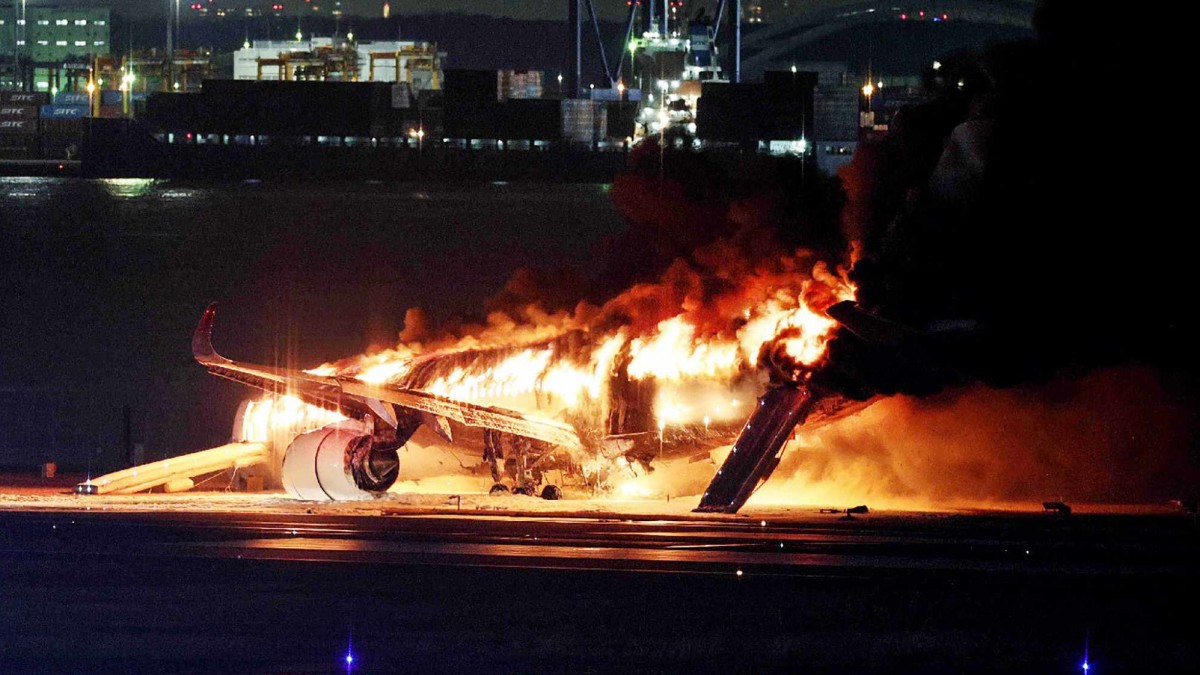 Videos muestran cómo fue el fatal accidente de dos aviones en Japón