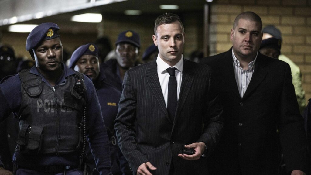 Óscar Pistorius sale de la cárcel en libertad condicional once años después de asesinar a su novia