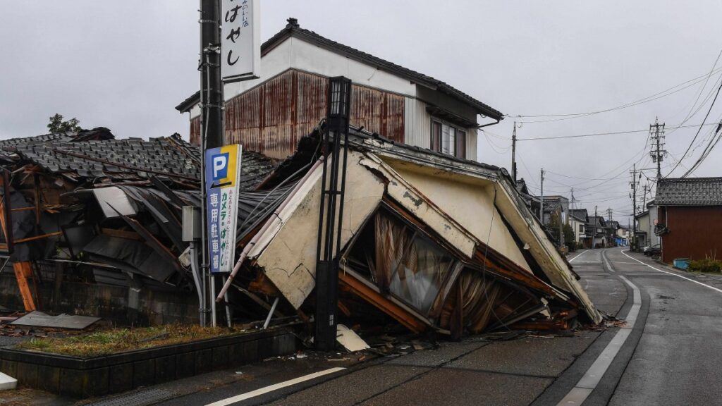 «Todo va a salir bien»: Rescatan a mujer de 90 años tras cinco días bajo los escombros luego de terremoto en Japón