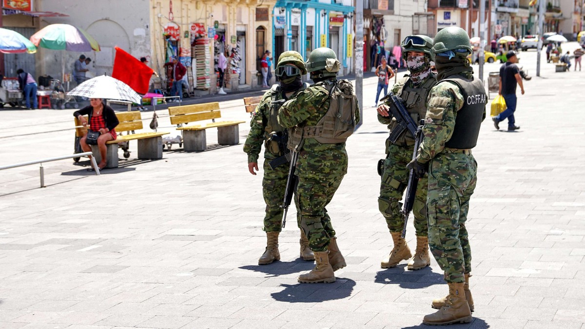 Presidente de Ecuador pide ayuda militar extranjera para combatir la violencia