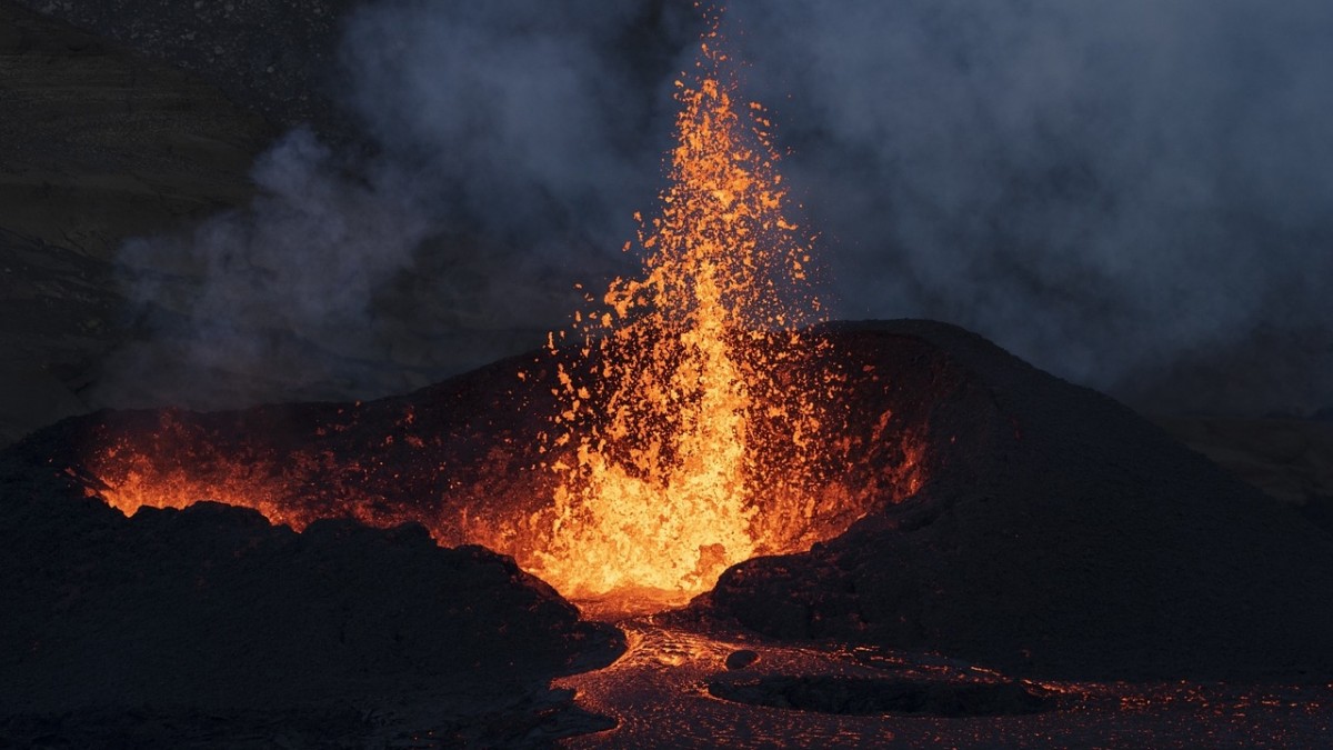 Nueva erupción volcánica en Islandia: Habitantes fueron evacuados