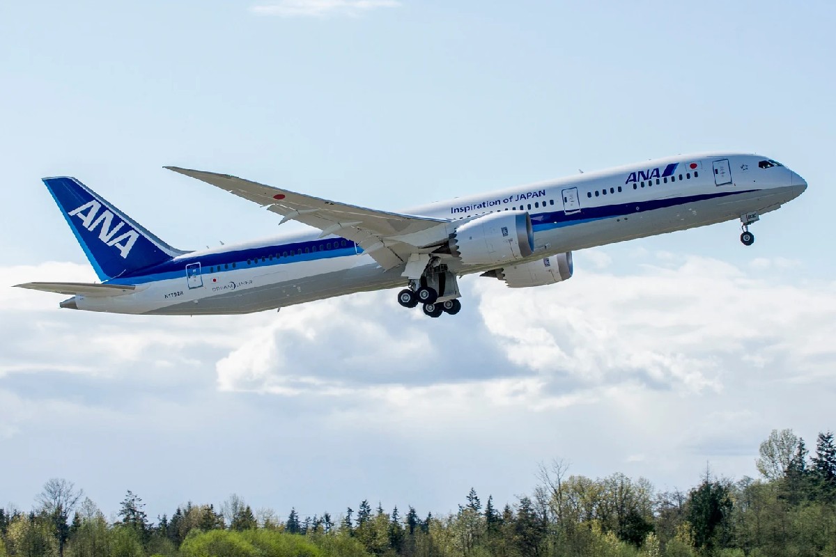 Nuevo incidente con avión Boeing, aterriza de emergencia en Japón