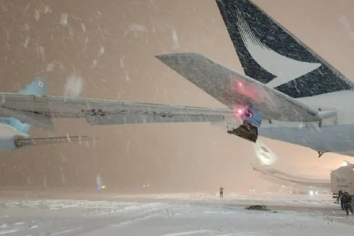 Aviones comerciales chocan en Aeropuerto de Japón