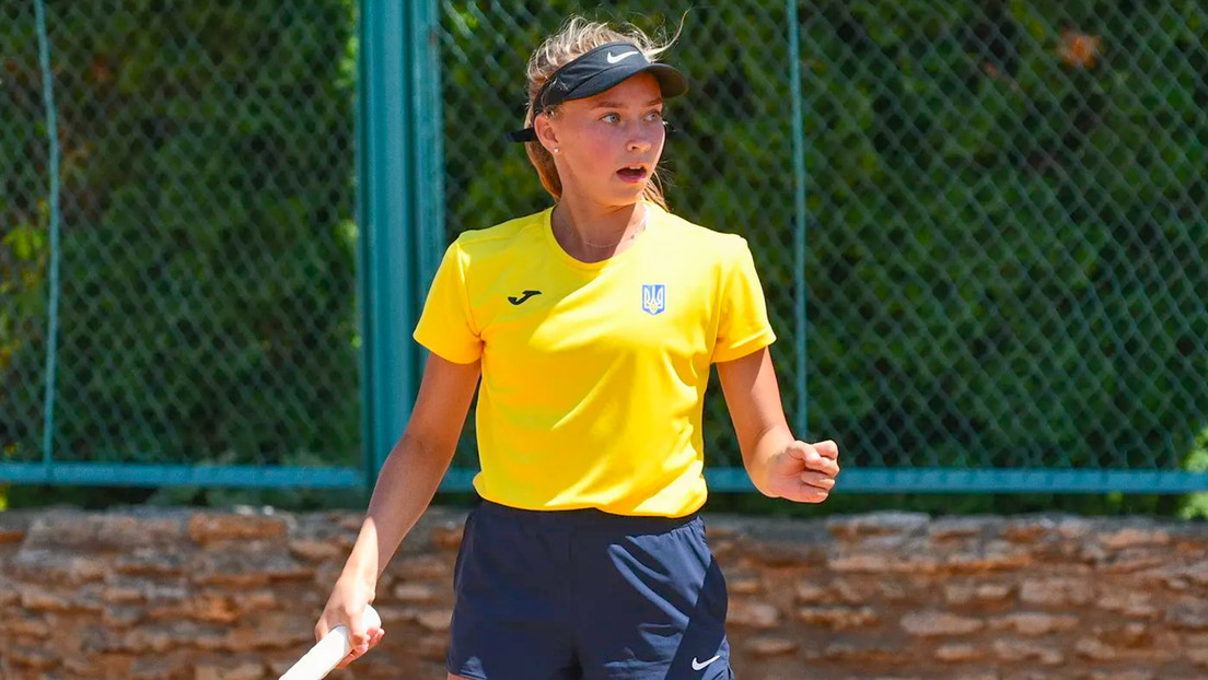 «Fue un error y se arrepiente»: tenista ucraniana de 16 años da la mano a su rival rusa y su padre se disculpa