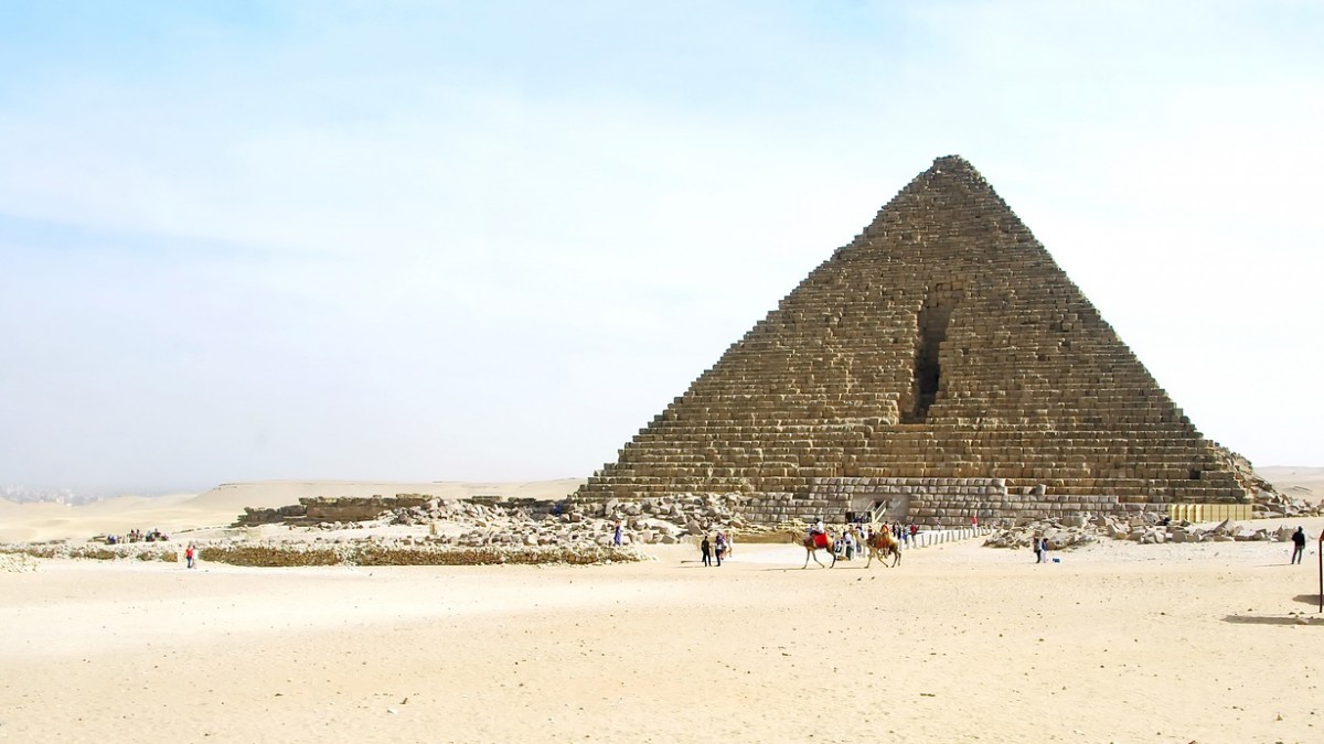 Polémica en Egipto por proyecto que busca intervenir y renovar una famosa pirámide