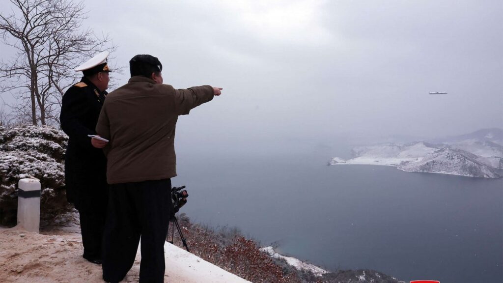 Corea del Norte: Kim Jong Un supervisa ensayo de dos misiles de crucero lanzados desde un submarino