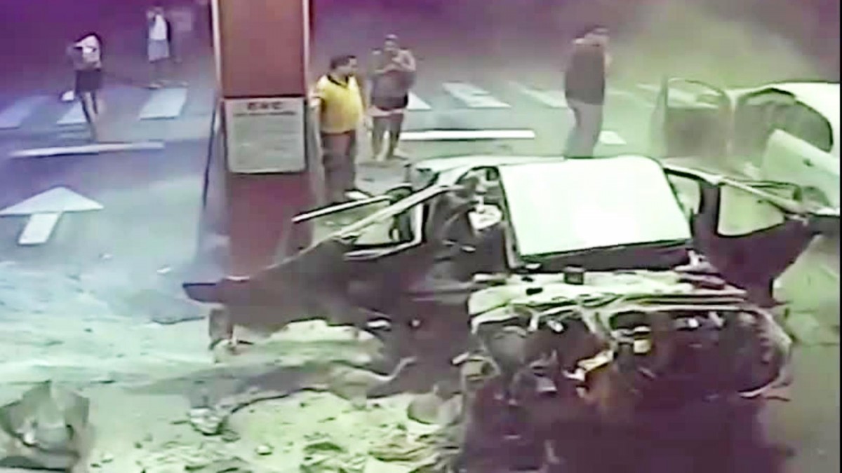 Video muestra «lluvia de cocaína» tras explosión de un auto en Argentina: Conductora era policía y fue detenida