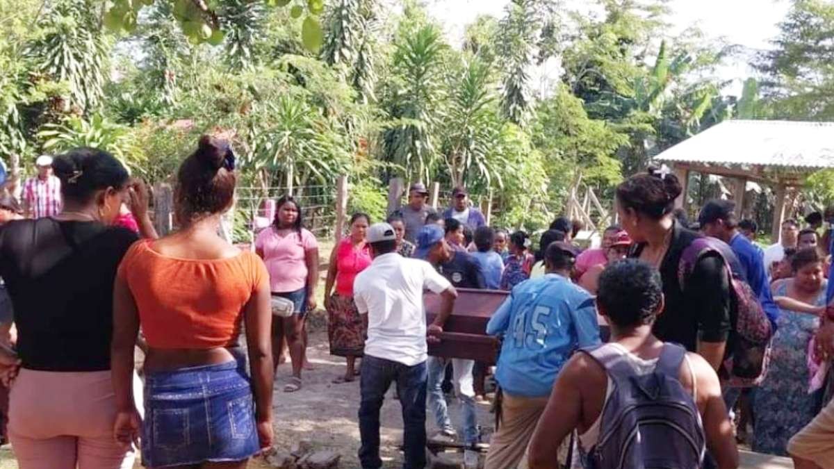 Desentierran un cadáver en Nicaragua y sus familiares llevan cinco días rezando para que «resucite»