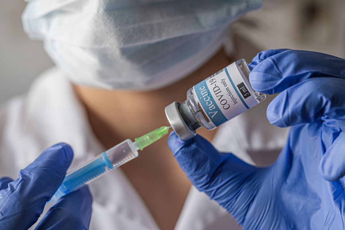 Hombre se aplica 217 vacunas contra el Covid-19