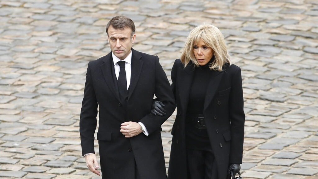 La primera respuesta de Macron a los rumores de que su esposa nació hombre