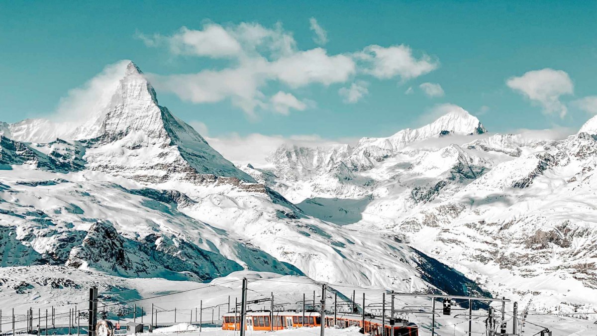 «Murieron congelados en la altura»: Hallan muertos a cinco esquiadores en los Alpes suizos