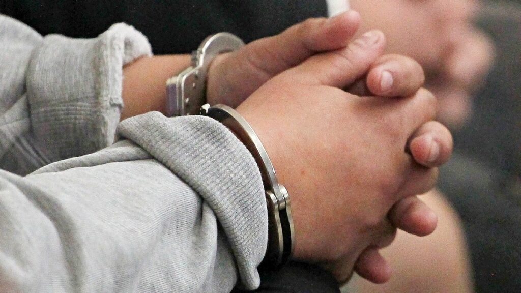 Detienen a tres niños de 11, 12 y 16 años por robar un banco en Estados Unidos