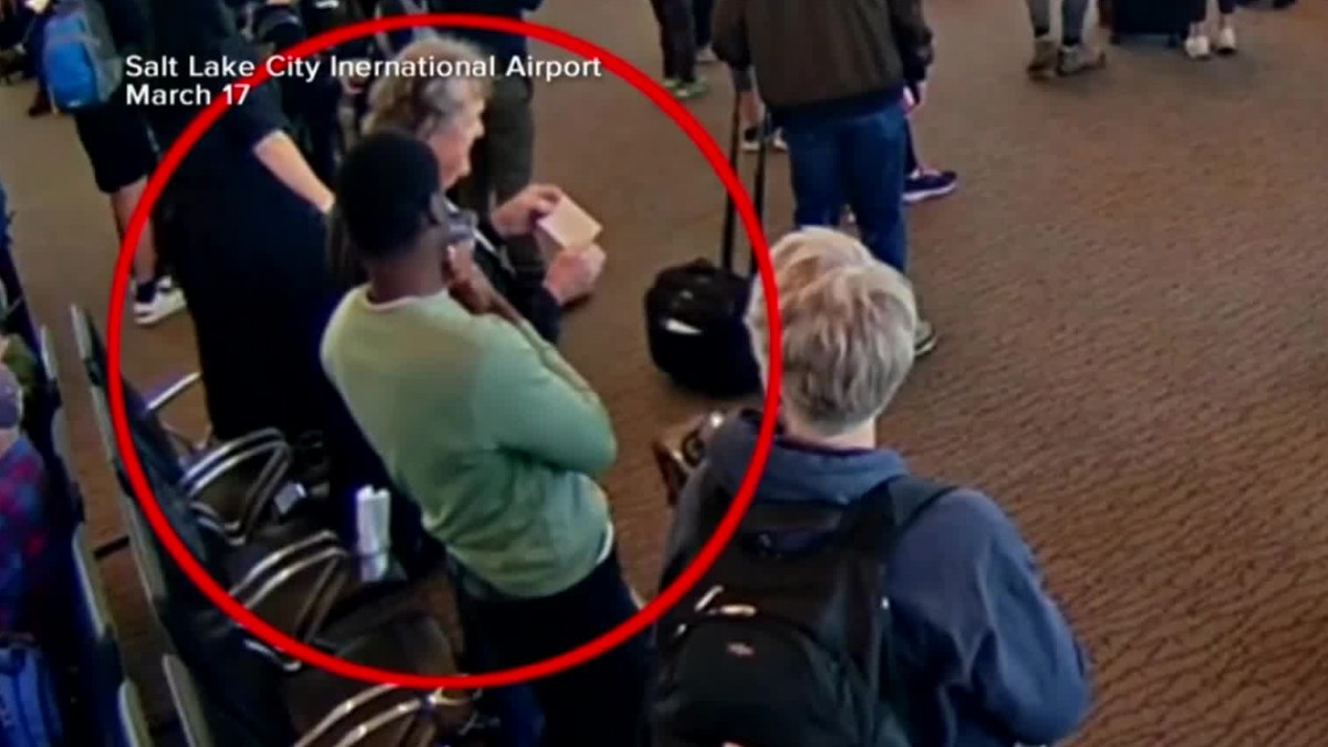 Hombre tomaba fotos de las tarjetas de embarque de pasajeros para subir al avión sin pagar en EEUU