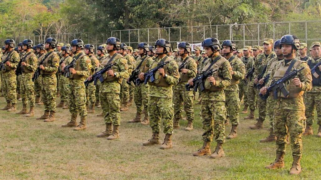 Bukele anuncia despliegue de 6.000 militares y policías para capturar pandilleros en El Salvador