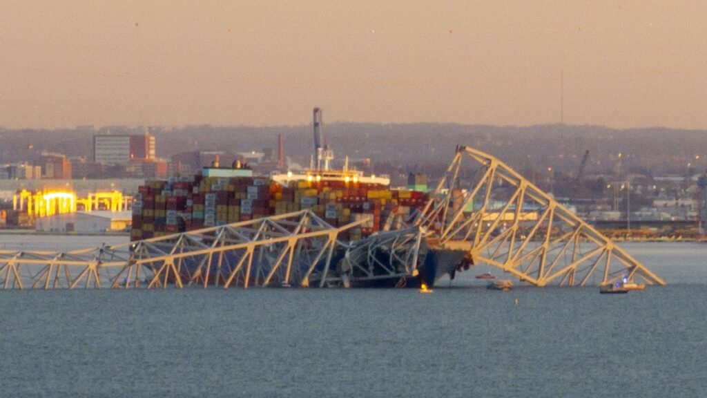 Al menos siete desaparecidos tras derrumbe de puente en Baltimore