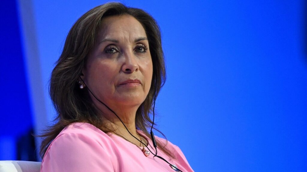 Perú: Allanan vivienda de presidenta Dina Boluarte en medio de escándalo por relojes Rolex