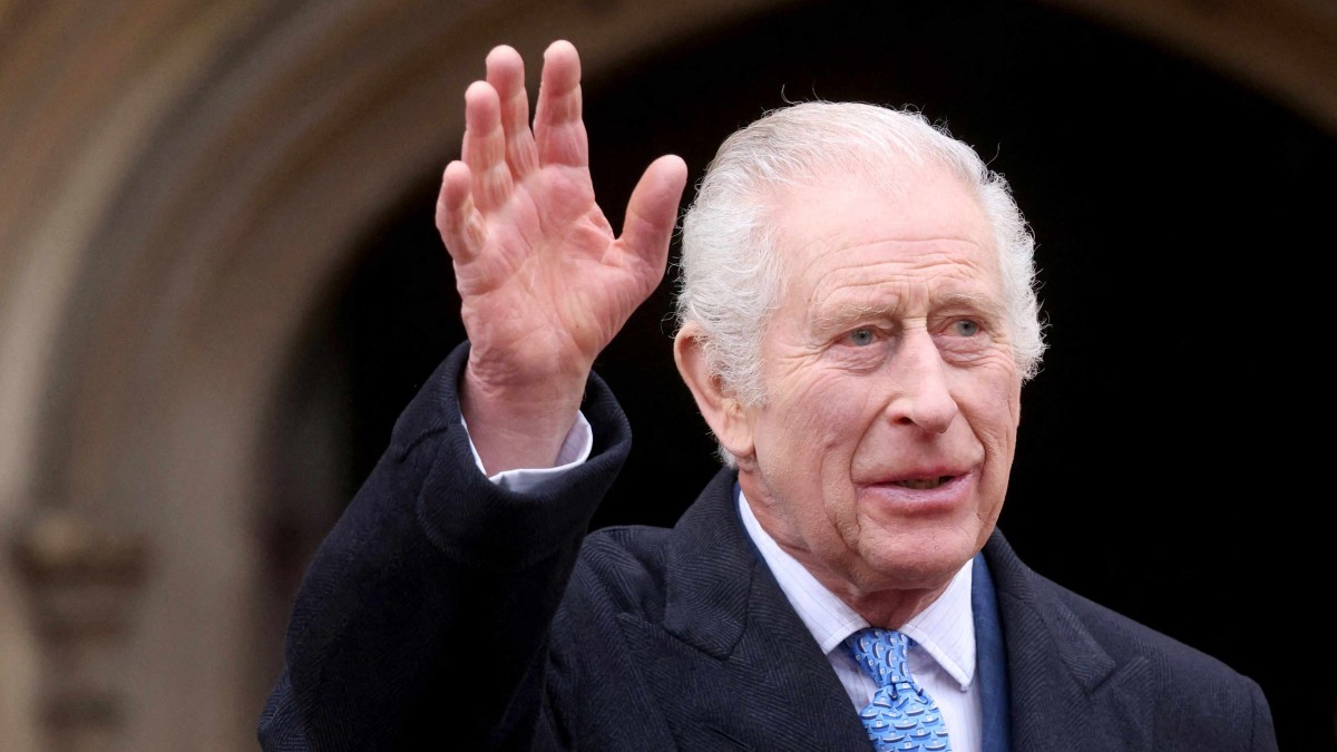 Rey Carlos III asiste a ceremonias de Pascua: Estuvo acompañado de su esposa a dos meses desde que confirmó un cáncer