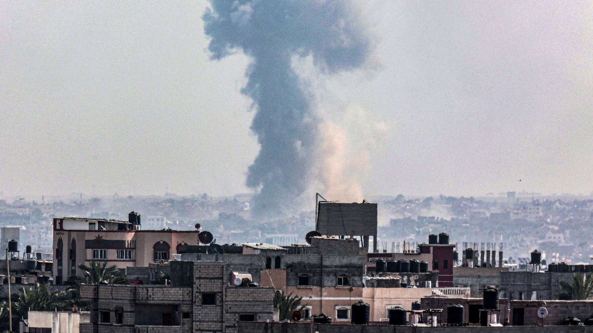 Bombardeo isreaelí mata a siete trabajadores humanitarios que entregaban comida en Gaza