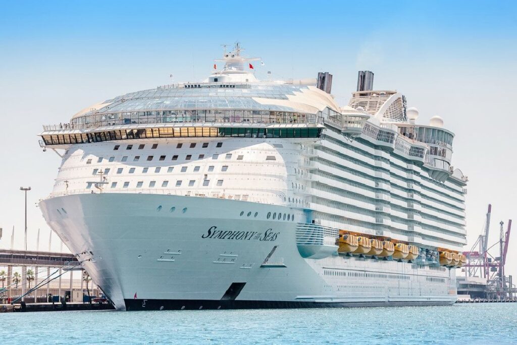 Mujer abandona a sus hijos para irse de viaje en un crucero