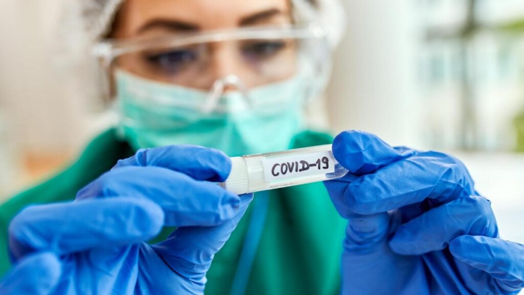 Variante «ultramutada»: Holandés estuvo 613 días contagiado por coronavirus