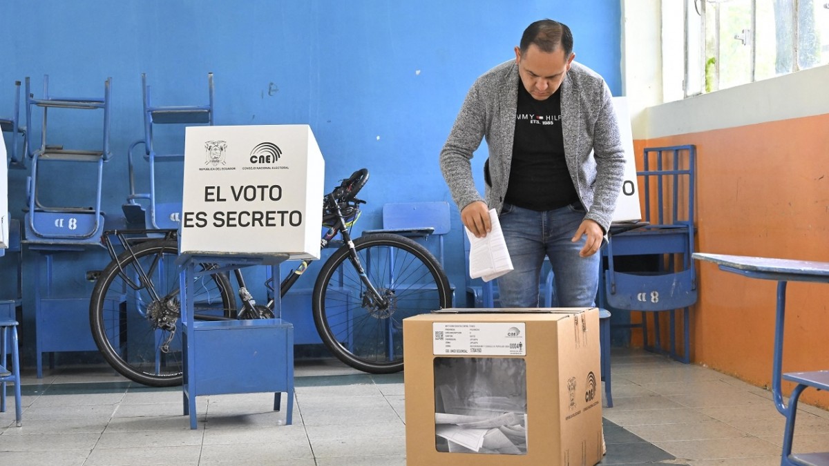 Ecuador aprueba la extradición en referendo para endurecer las leyes contra el crimen organizado