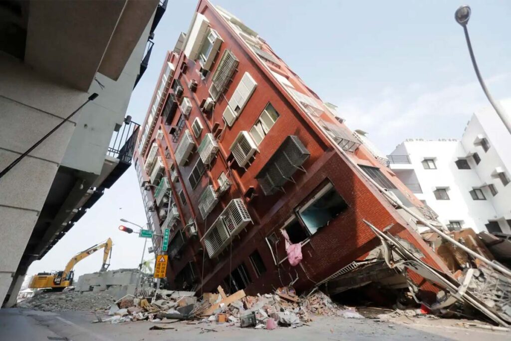 Fuertes terremotos sacuden Taiwán y causan derrumbes