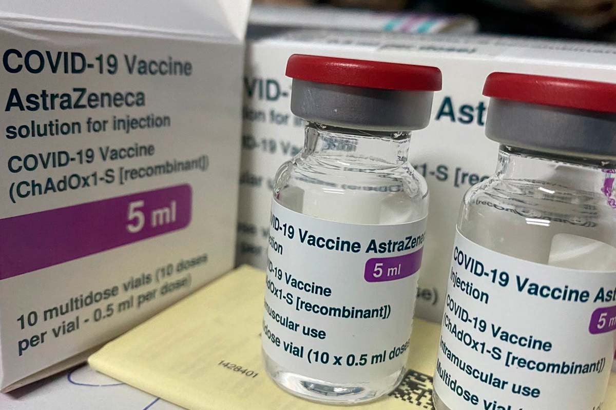 AstraZeneca reconoce riesgo de trombosis por su vacuna COVID