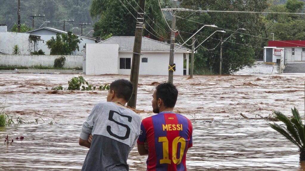 Aumentan víctimas tras fuertes lluvias en Brasil: Al menos 10 personas murieron y 21 están desaparecidas