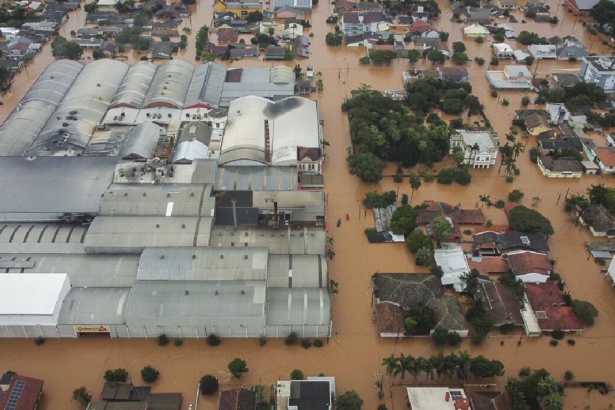 FOTOS: Inundaciones en Brasil suma 100 muertos y más de 160 mil evacuados