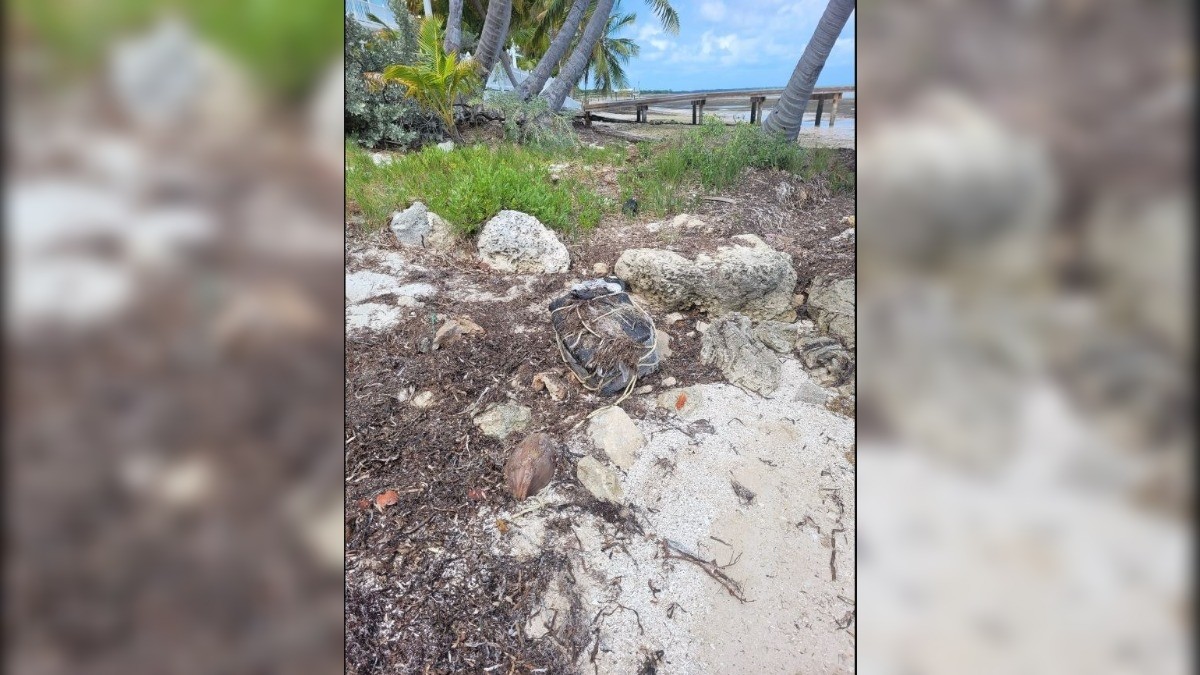 Se estaba bañando en una playa de Miami y encontró un extraño recipiente: Era millonario cargamento de droga