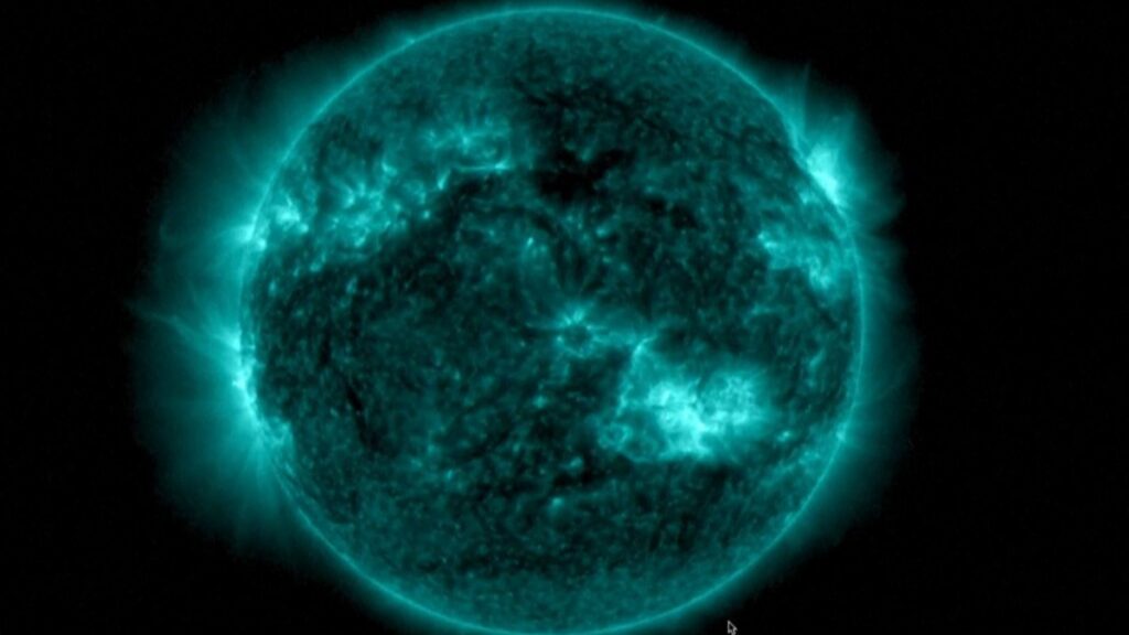 Enorme tormenta solar puede causar disrupciones de energía y auroras polares en la Tierra