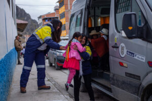 Gold Fields brinda movilidad escolar a estudiantes del área de influencia directa de su operación Cerro Corona.