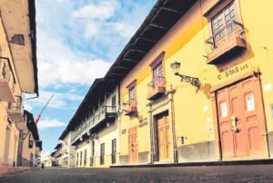 PRESENTAN FOTOLIBRO «CAJAMARCA, BELLEZA, SOLEDAD Y CORAJE» EN LA CIUDAD  TRUJILLO DE EXTREMADURA EN ESPAÑA