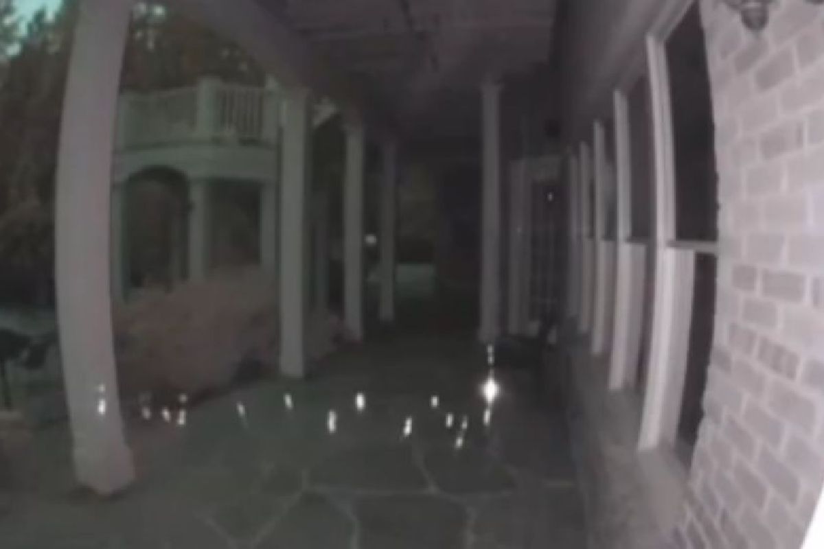 VIDEO: Seres luminosos aparecen en una casa y activan alarmas