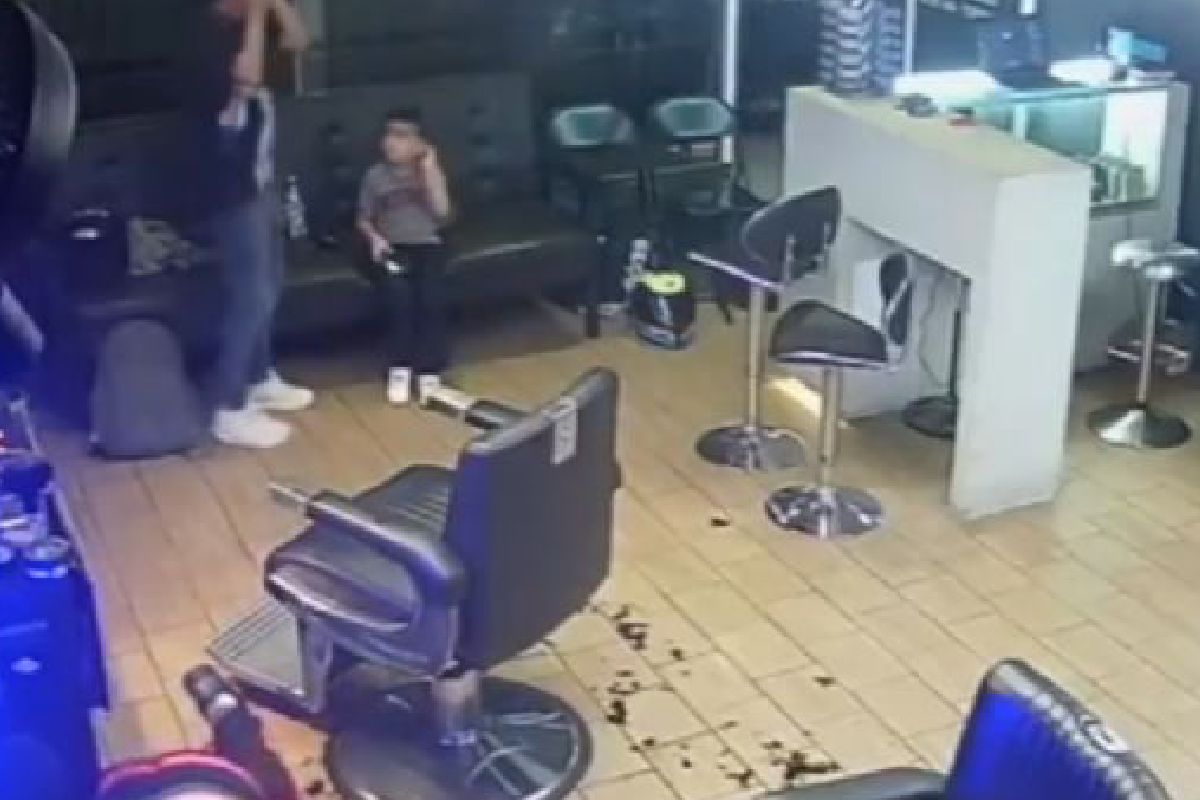 VIDEO: Hombre ejecutado en barbería ante la mirada de su hijo