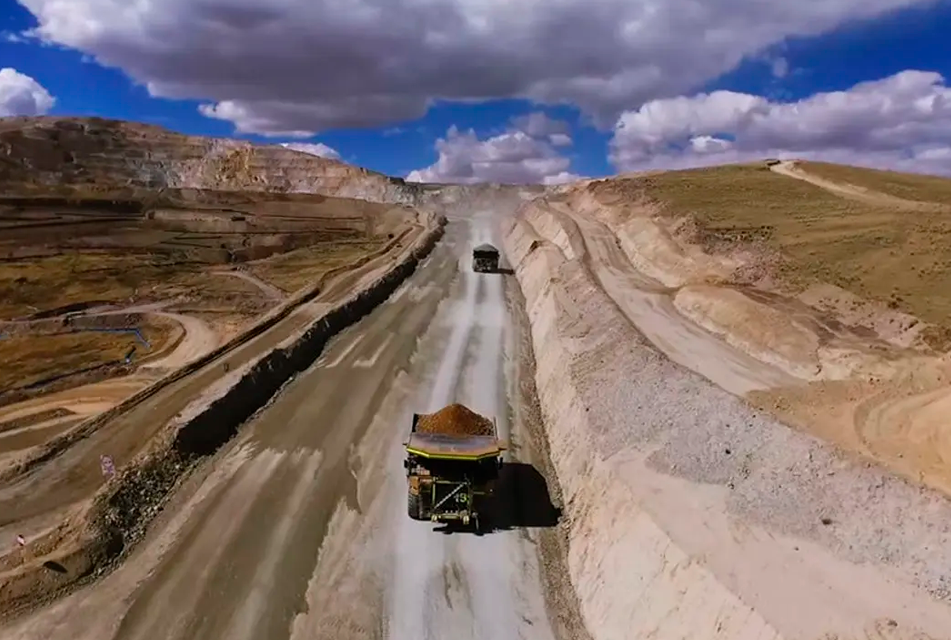 FRENTES DE DEFENSA NO SE OPONEN A PASO DE CAMIONES CON COBRE DE MINERÍA ILEGAL POR CORREDOR MINERO DEL SUR