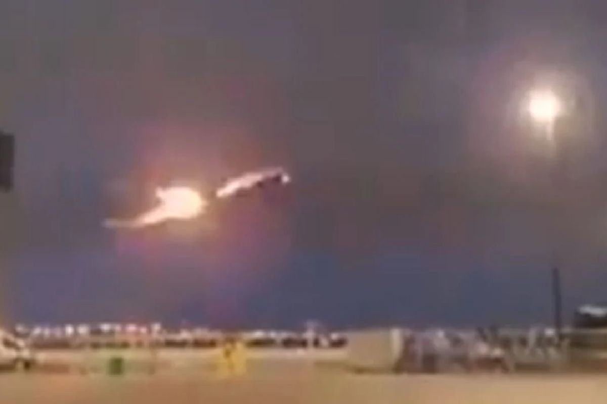 VIDEO: Avión se incendia con 400 pasajeros en pleno vuelo