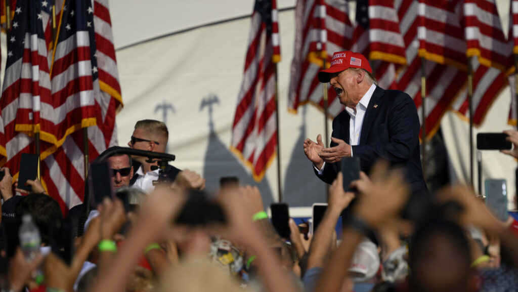 Una imagen única muestra la bala a milímetros de Trump