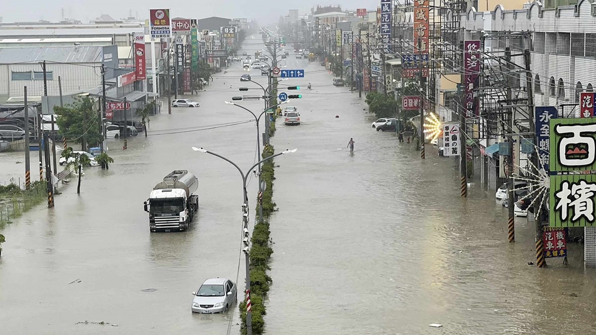 Poderoso tifón azota a Taiwán y genera caos en su paso por Filipinas
