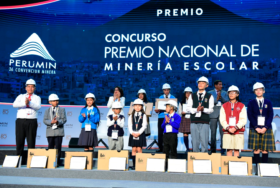 QUEDA UN MES PARA POSTULAR AL CONCURSO PREMIO NACIONAL DE MINERÍA ESCOLAR