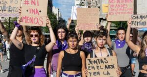 Indignación y marchas en Uruguay por la muerte de una joven víctima de violación grupal que buscaba justicia