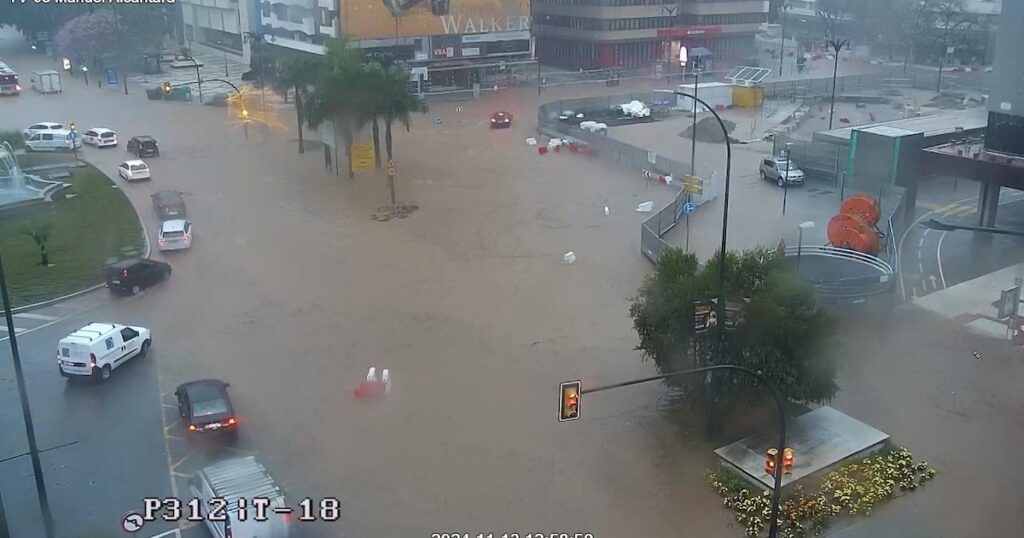 Última Hora de la DANA hoy, en directo: alerta roja de la AEMET en Málaga y Tarragona, lluvia en Valencia, inundaciones y carreteras cortadas