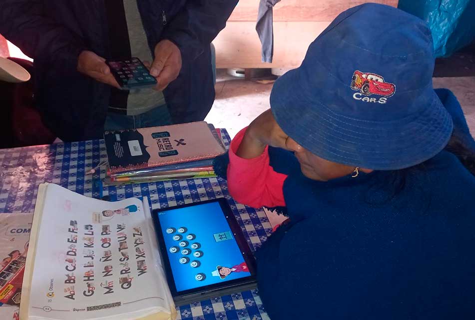 CAJAMARCA: ADULTOS DE COCHAPAMPA RETOMAN SUS ESTUDIOS CON EL USO DE TABLETS A TRAVÉS DE APRENDO EN TAMBO DEL PROGRAMA PAIS