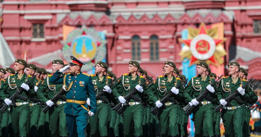 Putin busca más soldados para su guerra en Ucrania: perdonará las deudas a quienes se alisten en el Ejército ruso