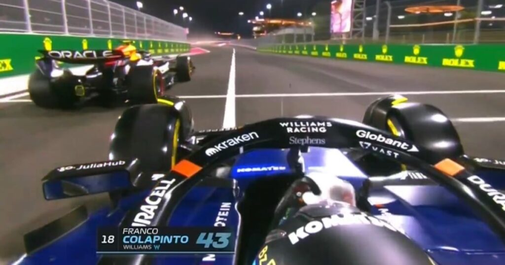 Así fue el singular sobrepaso de Colapinto a Checo Pérez en la calle de boxes durante el inicio de la carrera sprint de Qatar