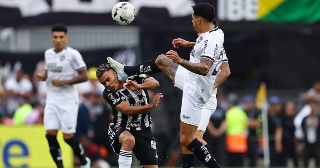 La expulsión a los 29 segundos en la final de la Copa Libertadores entre Botafogo y Atlético Mineiro