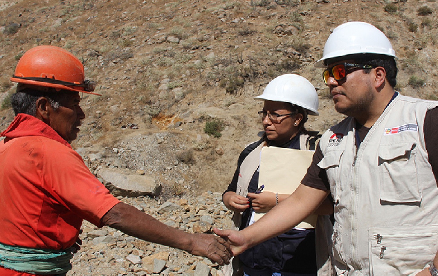 EL GOBIERNO SE ESTÁ PONIENDO LA SOGA AL CUELLO SI ES QUE EL CONGRESO APRUEBA AMPLIACIÓN DEL REINFO QUE FAVORECE A LA MINERÍA ILEGAL